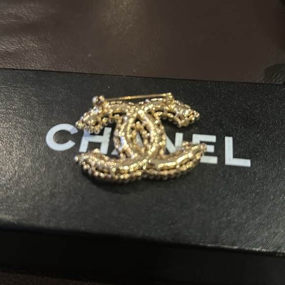 CHANEL Pin Brooch - Picture 3 of 4